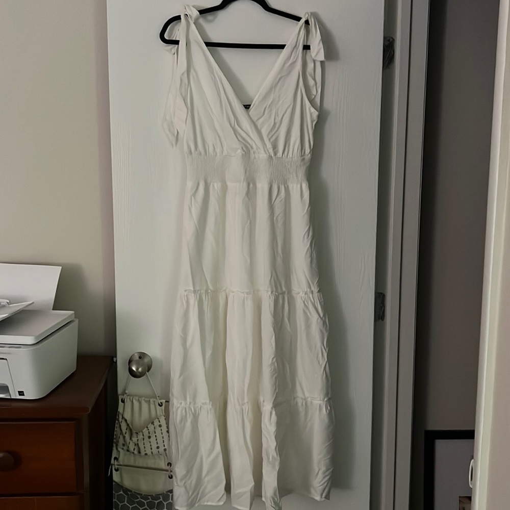 Brand New, never worn Women’s size L tie shoulder white tiered maxi dress.